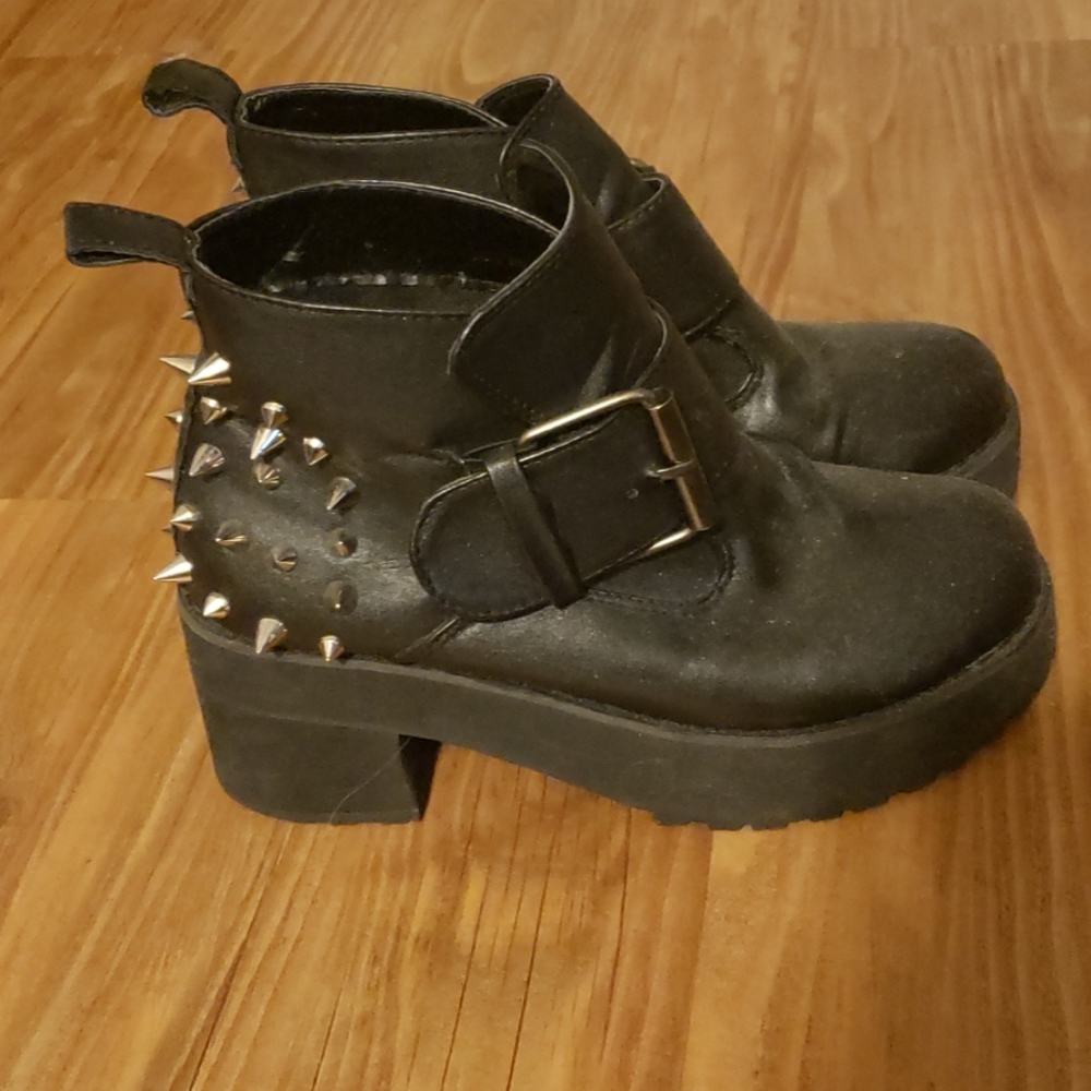 Spiked bootie